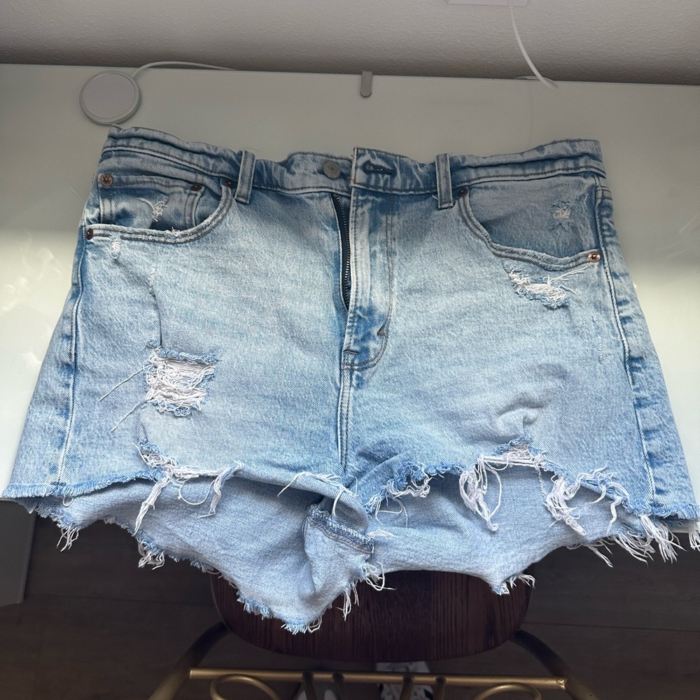Abercrombie The Mom Short High Rise